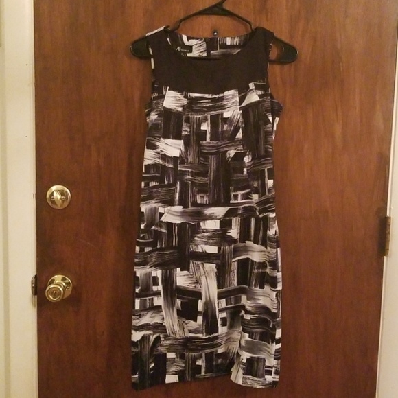 Dress - Picture 4 of 4